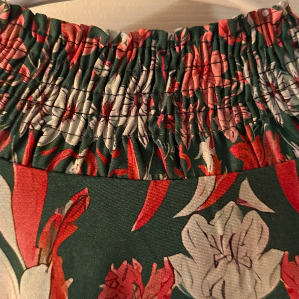 (SALE $5) Floral Green and Peach Women's long sleeved Top - Picture 4 of 10